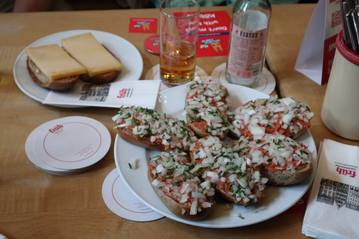 Cologne Culinary Beer House Tour with Unlimited Kölsch and Food