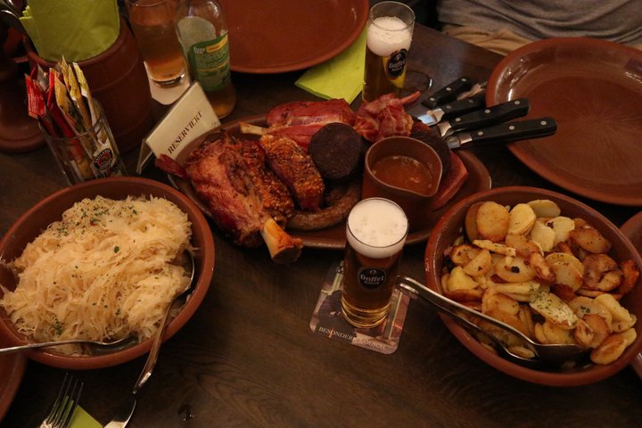 Cologne Culinary Beer House Tour with Unlimited Kölsch and Food
