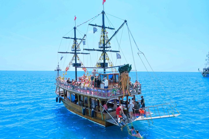 Belek: Falez Cliffs & Waterfalls Boat Trip with Lunch