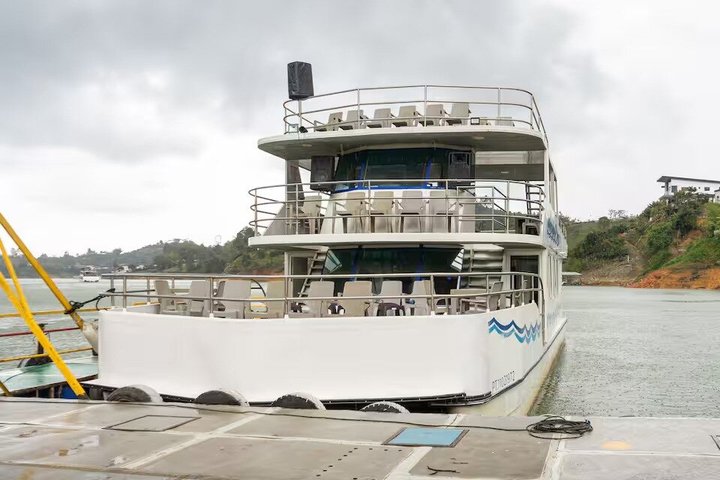 Guatapé Full Day Tour – Piedra del Peñol with meals & boat tour