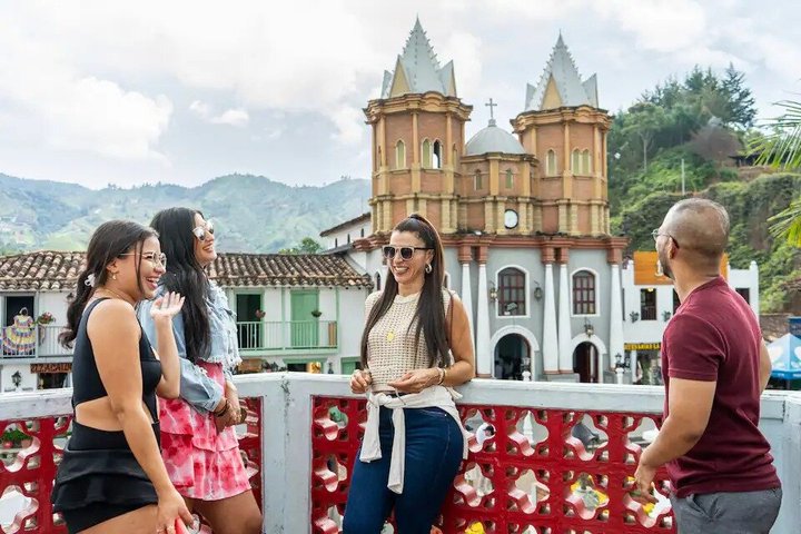 Guatapé Full Day Tour – Piedra del Peñol with meals & boat tour