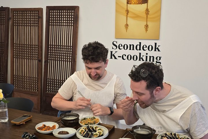 Small group Market Tour and Korean Cooking Class in Gyeongju