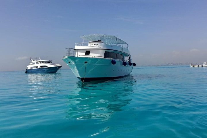 Luxury Cruise to Orange Bay and Hula Hula island Trip