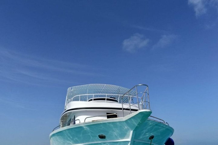 Luxury Cruise to Orange Bay and Hula Hula island Trip