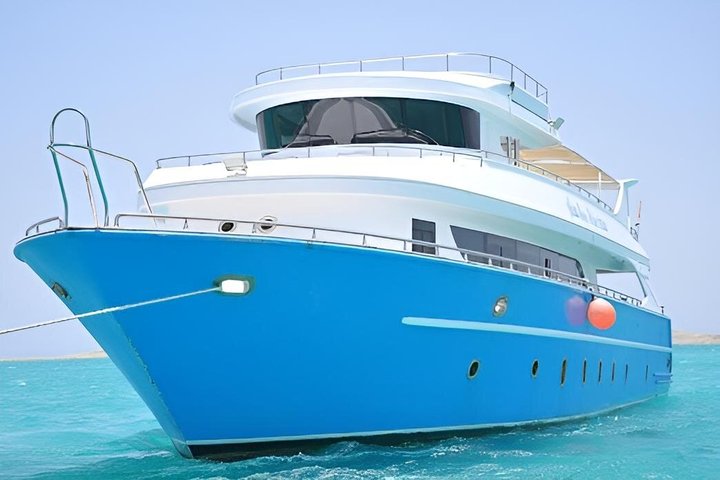 Luxury Cruise to Orange Bay and Hula Hula island Trip