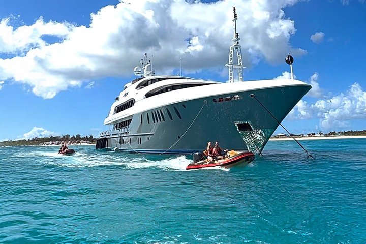 Yoho Pirates Premium Self Drive Speedboat Tour in St. Maarten