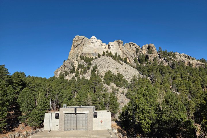 Mt Rushmore, Crazy Horse and Custer State Park Wildlife Loop Tour