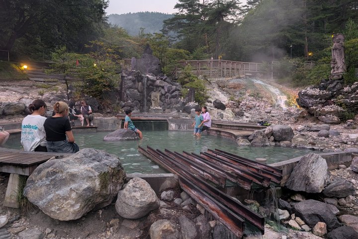 Hands-Free Private Sightseeing Shuttle from Karuizawa to Kusatsu