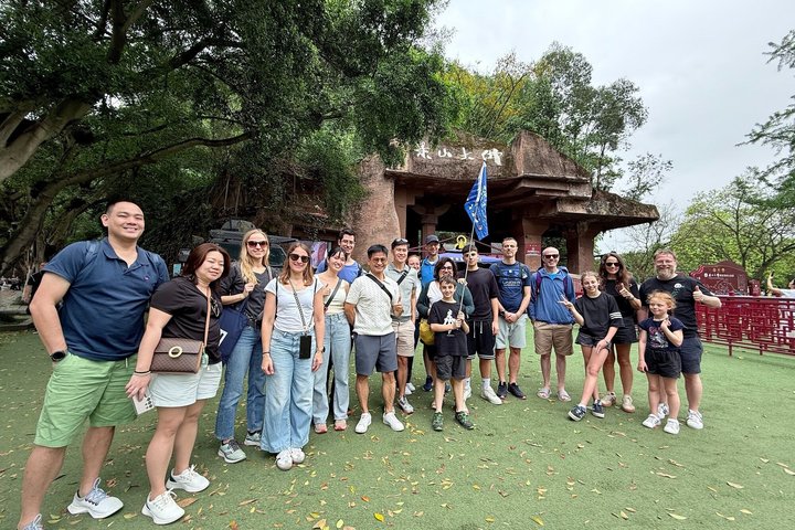 Chengdu: Panda Base Leshan Buddha Tour(or Half Day Panda Base )