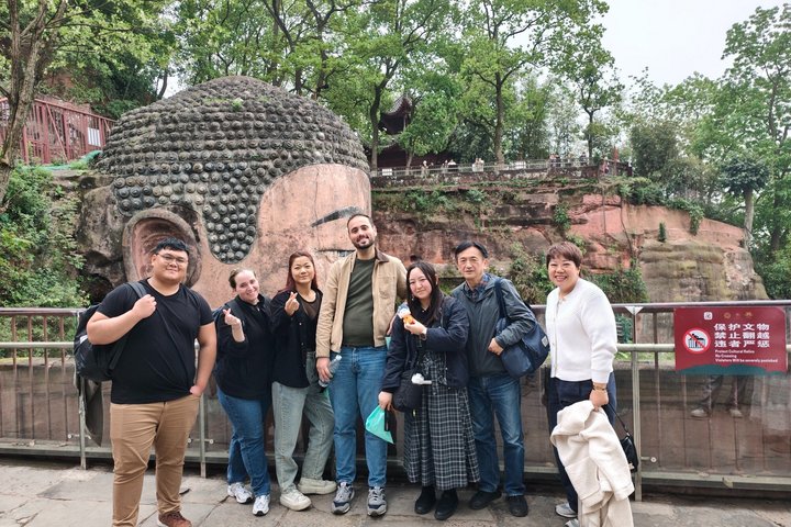 Chengdu: Panda Base Leshan Buddha Tour(or Half Day Panda Base )