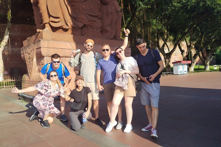 Chengdu: Panda Base Leshan Buddha Tour(or Half Day Panda Base )
