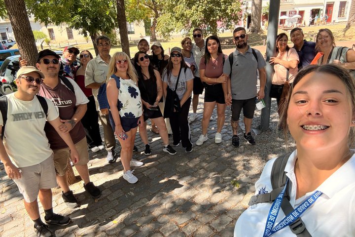 Authentic Colony on Walking Tour of Its Historic Quarter