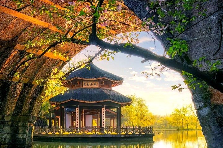 Hangzhou Private & Expert Tour Guide Service
