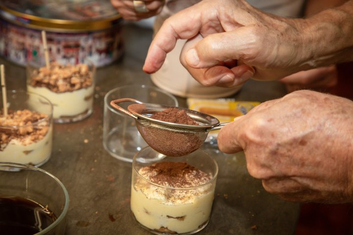 La Spezia: Pasta & Tiramisu Class in a Local Home by Cesarine