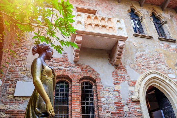 Verona: Tour with Arena, Cable Car and Optional Juliet Tickets