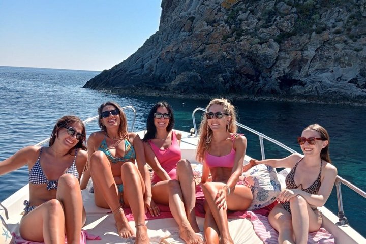 Boat excursion to Palmarola Island from Ponza