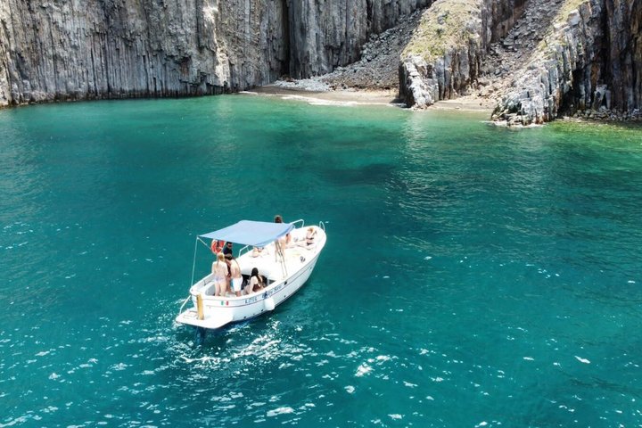 Boat excursion to Palmarola Island from Ponza