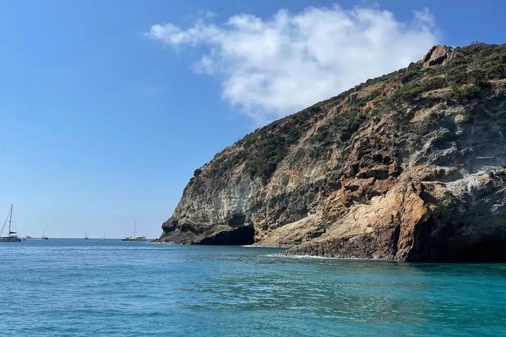 Boat excursion to Palmarola Island from Ponza