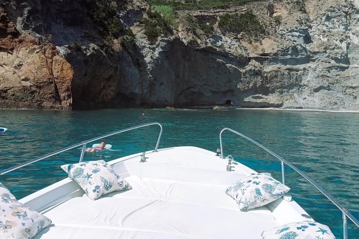 Boat excursion to Palmarola Island from Ponza
