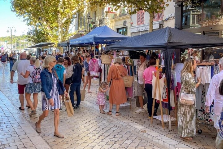 Medieval village of Castellet, Cassis & the beautifull Calanques