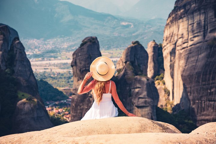 Athens: Meteora Monasteries Tour, Caves, Beachfront Stops & Lunch