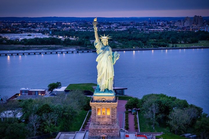 Manhattan Helicopter Tour from Westchester (Shared)