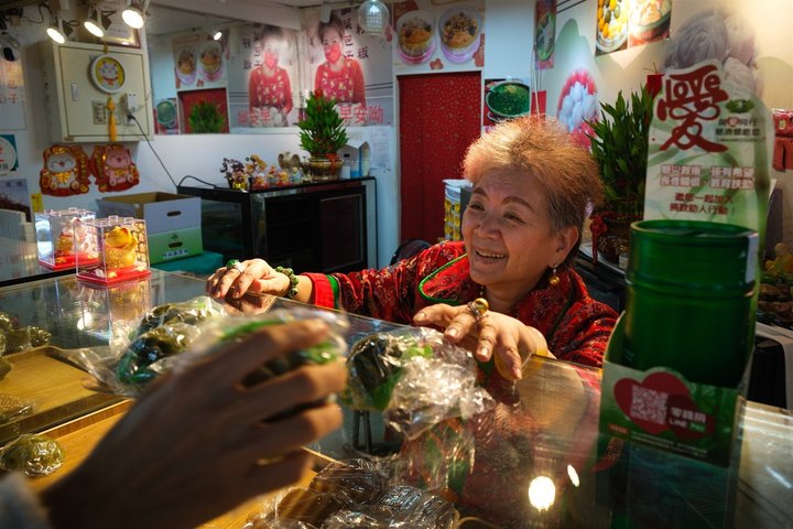 Taipei: Your First Day Food Tour with Locals & 12+ Tastings
