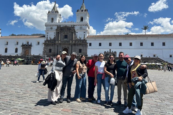 PRIVATE City Tour: Quito Colonial, Half the World and Cable Car