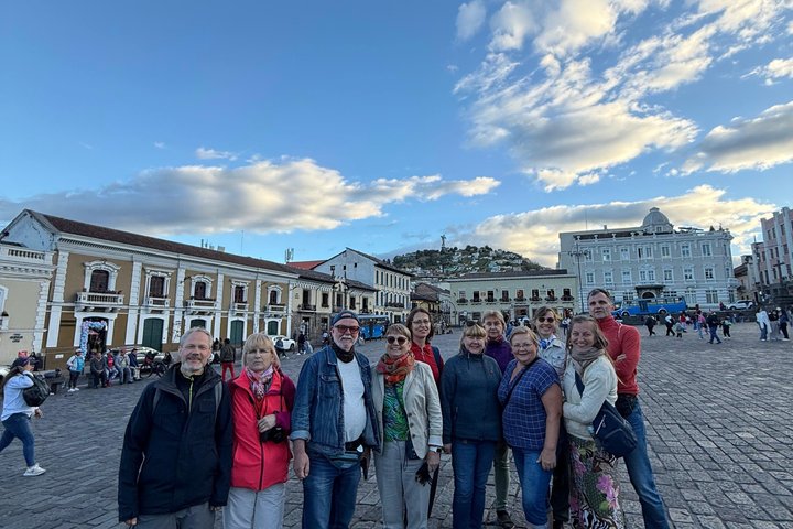 PRIVATE City Tour: Quito Colonial, Half the World and Cable Car