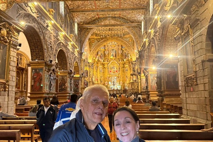PRIVATE City Tour: Quito Colonial, Half the World and Cable Car