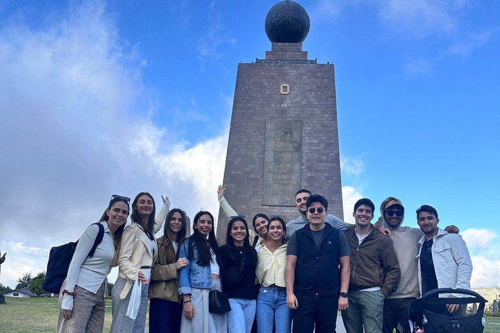 PRIVATE City Tour: Quito Colonial, Half the World and Cable Car