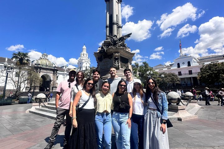 PRIVATE City Tour: Quito Colonial, Half the World and Cable Car