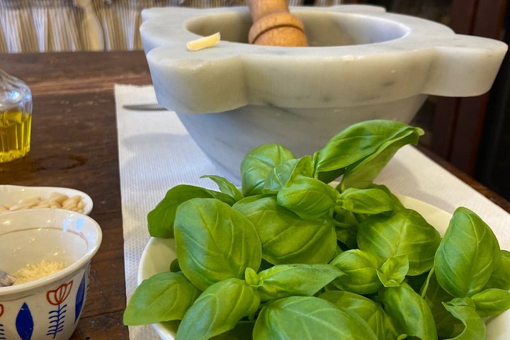 Cinque Terre: Authentic Pesto Cooking Class & Wine in Manarola