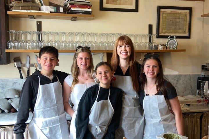 Cinque Terre: Authentic Pesto Cooking Class & Wine in Manarola