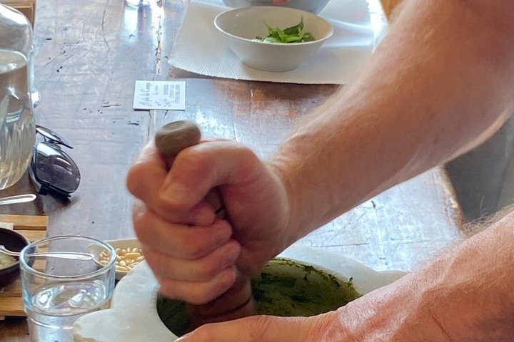 Cinque Terre: Authentic Pesto Cooking Class & Wine in Manarola