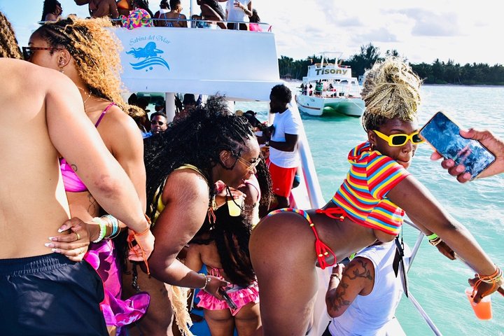 #1 Punta Cana Hip Hop Adults Only Party Boat with Open Bar & DJ