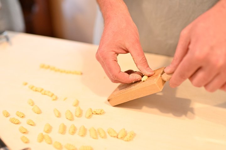Authentic Pasta Cooking Class in Alghero Farmhouse with Wine