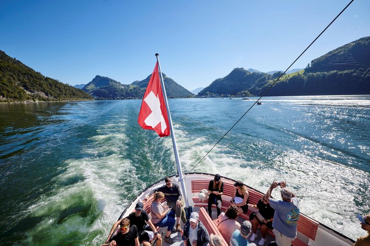 Lake Lucerne 1 Hour Discovery Cruise
