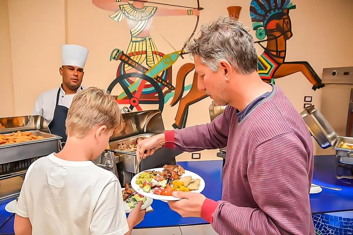 Hurghada Small Group Luxor Day Tour With Egyptologist