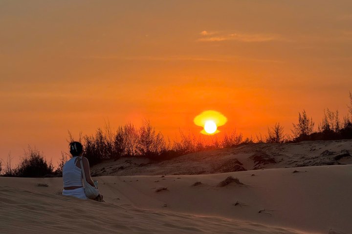 5-Hour Sunrise or Sunset Jeep Tour from Mui Ne