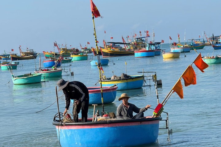 5-Hour Sunrise or Sunset Jeep Tour from Mui Ne