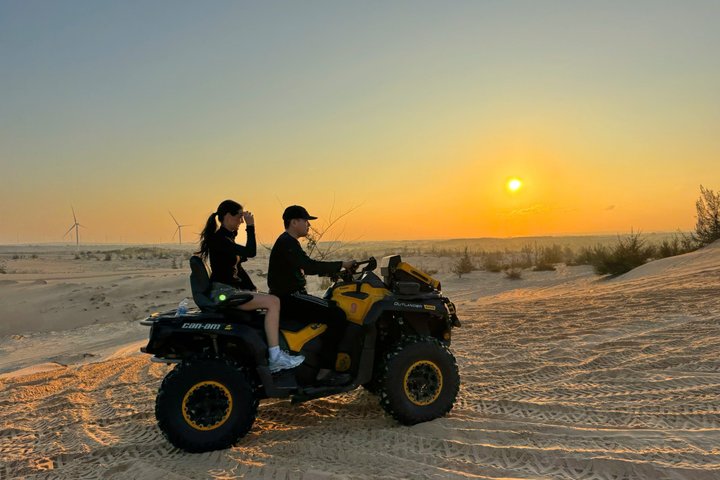 5-Hour Sunrise or Sunset Jeep Tour from Mui Ne