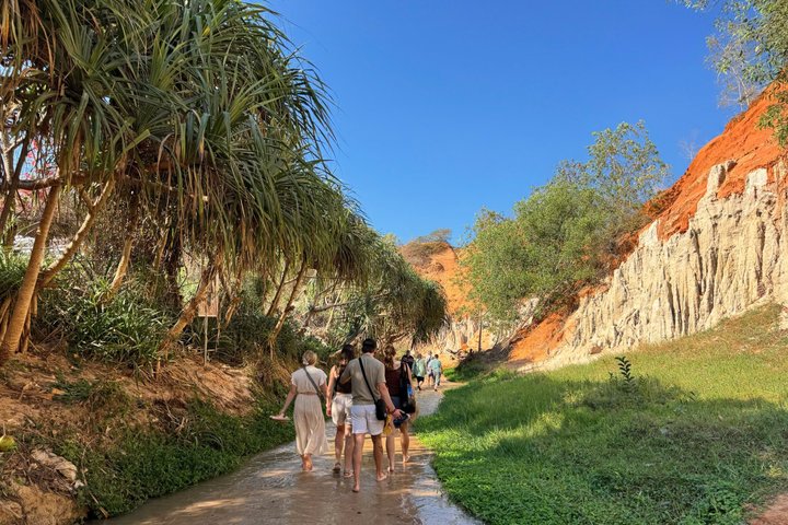5-Hour Sunrise or Sunset Jeep Tour from Mui Ne