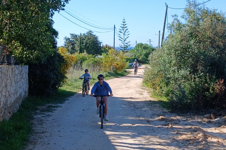 E-Bike Tour: Sete Vales Suspensos Trail (Marinha and Benagil)