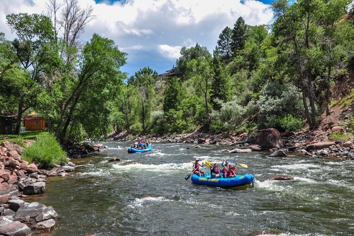 2-Hours Glenwood Springs Short and Mild Family Raft Trip