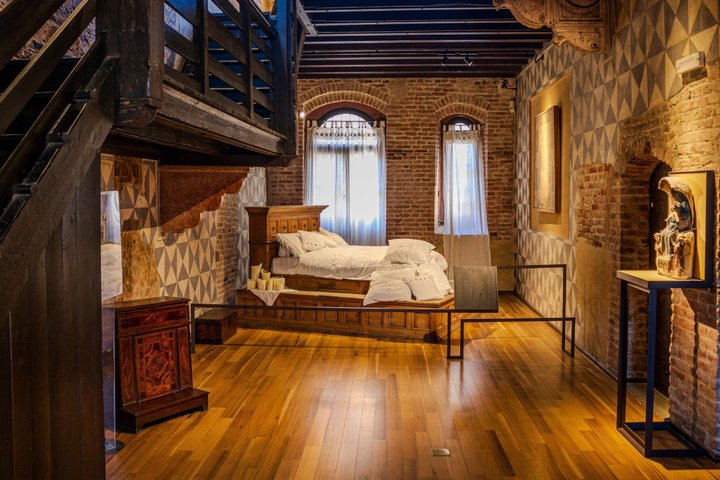 Verona: Tour with Arena, Cable Car and Optional Juliet Tickets