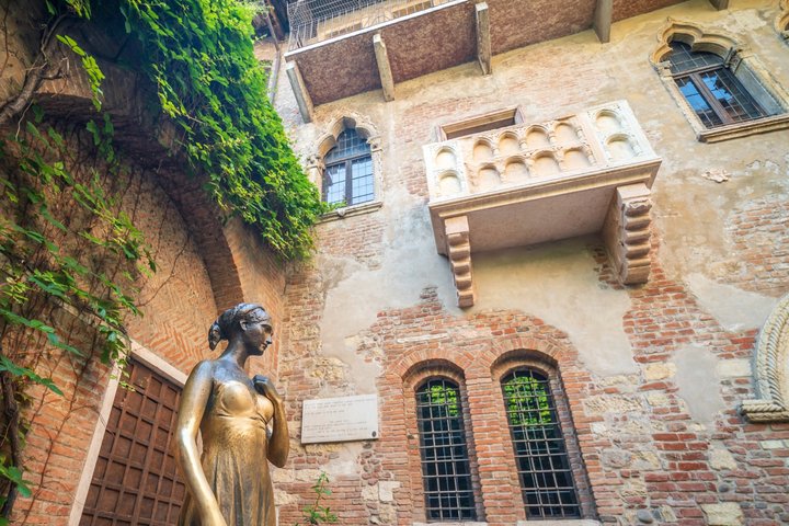 Verona: Tour with Arena, Cable Car and Optional Juliet Tickets