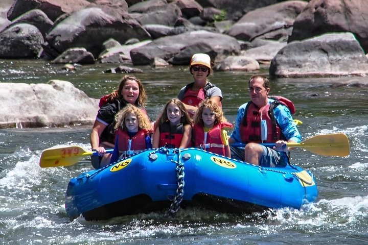 2-Hours Glenwood Springs Short and Mild Family Raft Trip