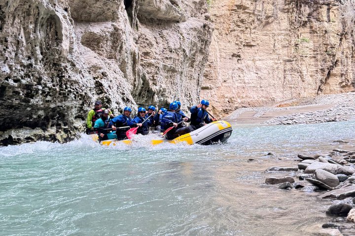 Osumi Canyon Adventure - Rafting & Tubing