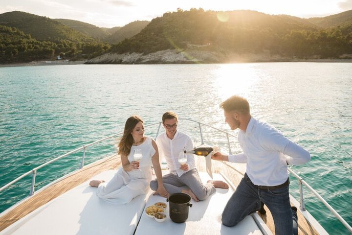 Gargano from Vieste yacht excursion with aperitif and skipper